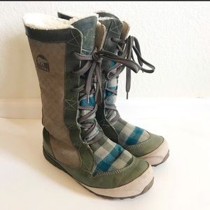 Sorel Mackenzie Lace Plaid Boots, size 8